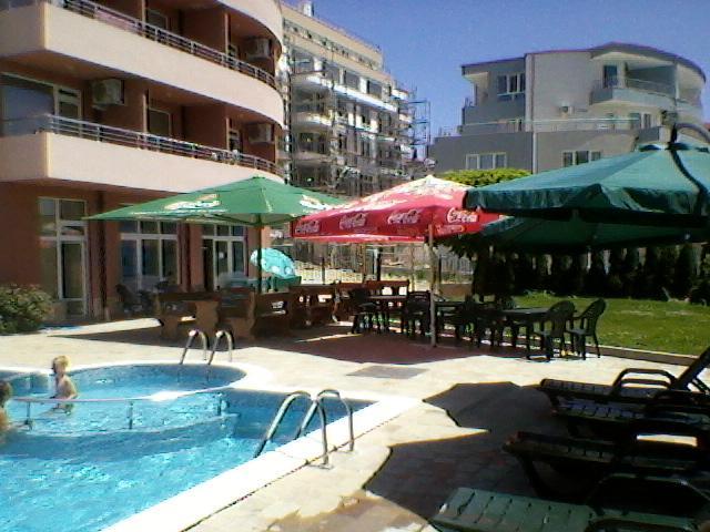 Femili Hotel Diveda Sveti Vlas Bagian luar foto