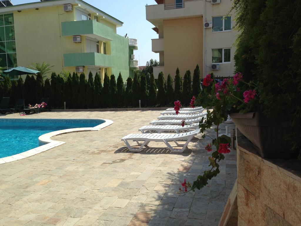 Femili Hotel Diveda Sveti Vlas Bagian luar foto