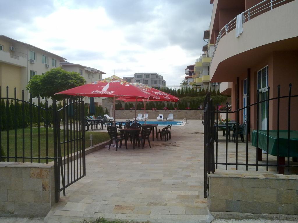 Femili Hotel Diveda Sveti Vlas Bagian luar foto