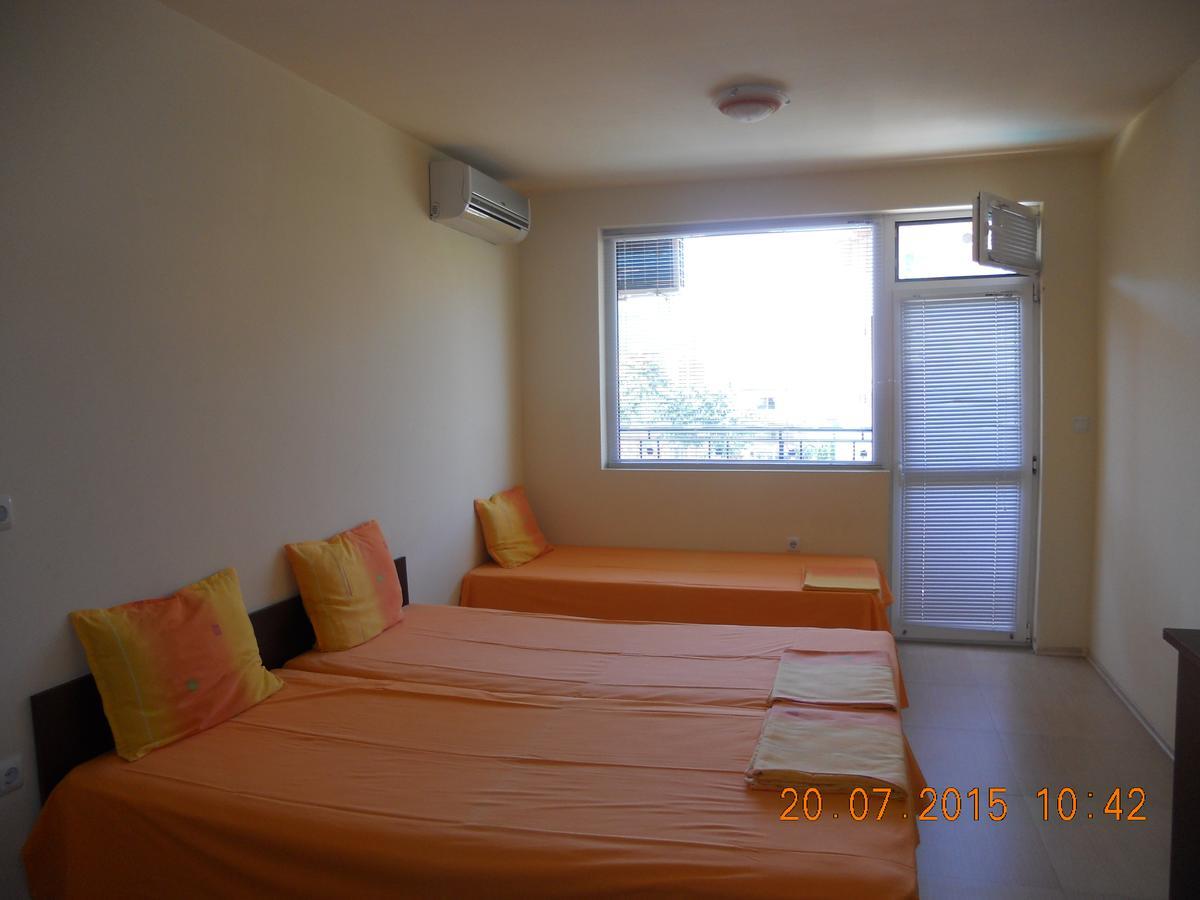 Femili Hotel Diveda Sveti Vlas Bagian luar foto