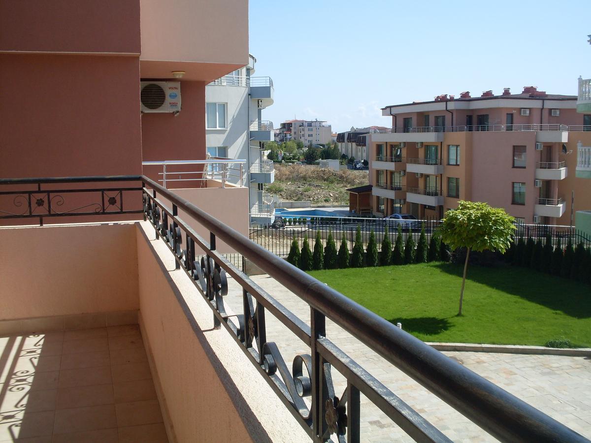 Femili Hotel Diveda Sveti Vlas Bagian luar foto