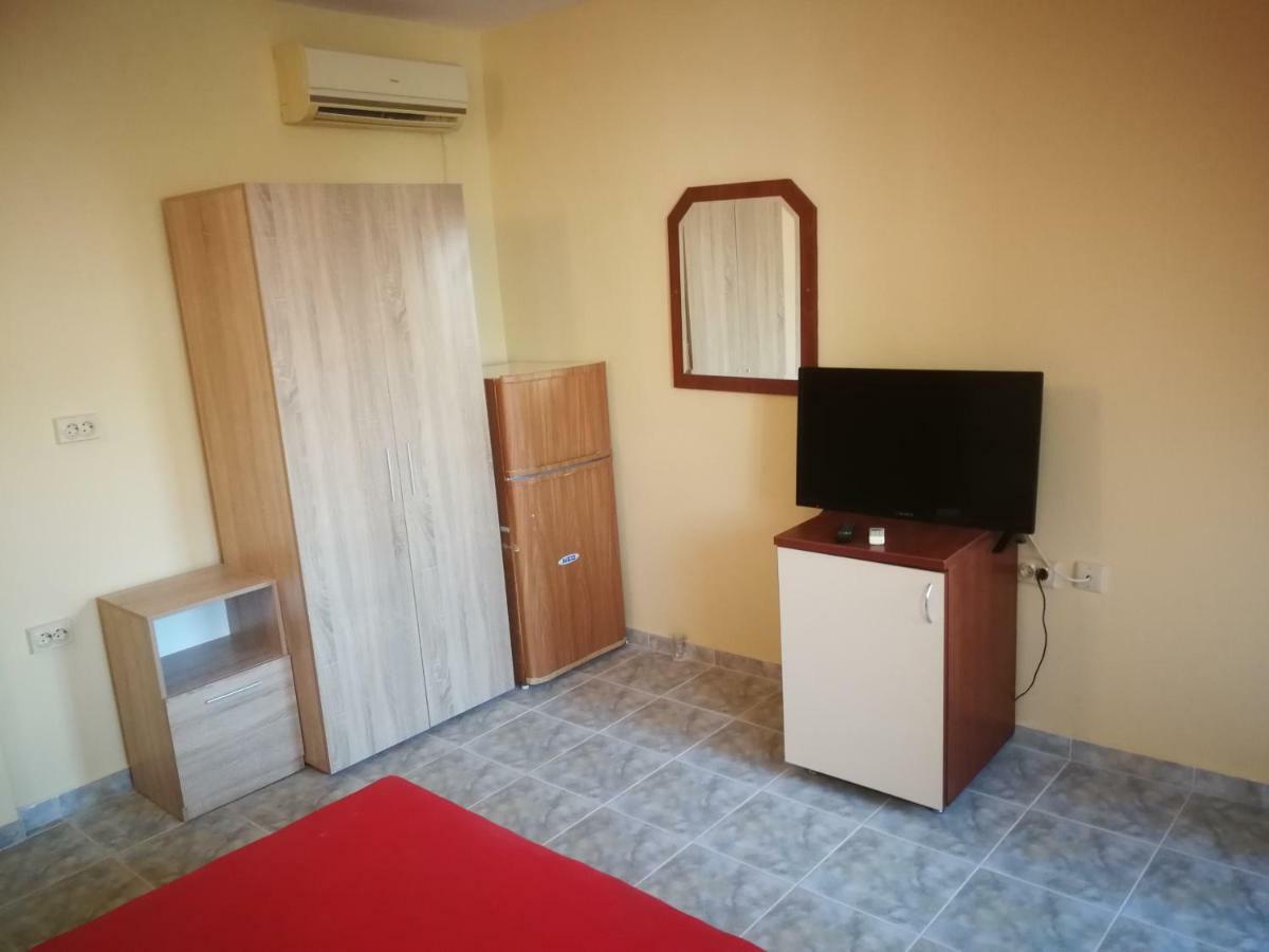 Femili Hotel Diveda Sveti Vlas Bagian luar foto